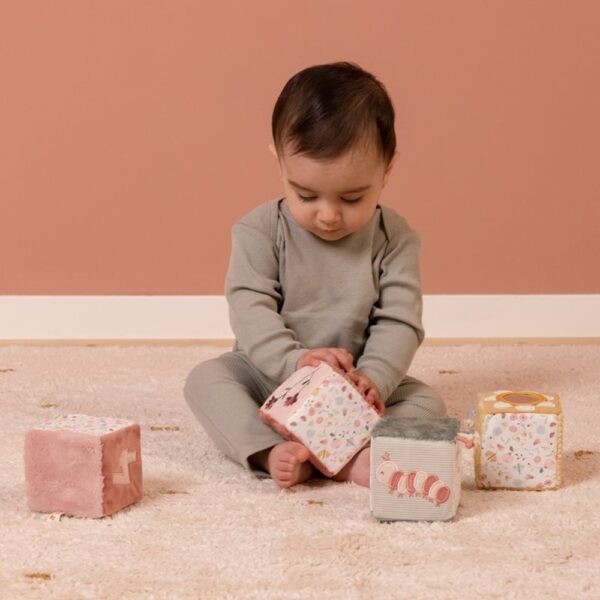 Little Dutch -Set of Soft Activity Cubes Flowers - Image 2